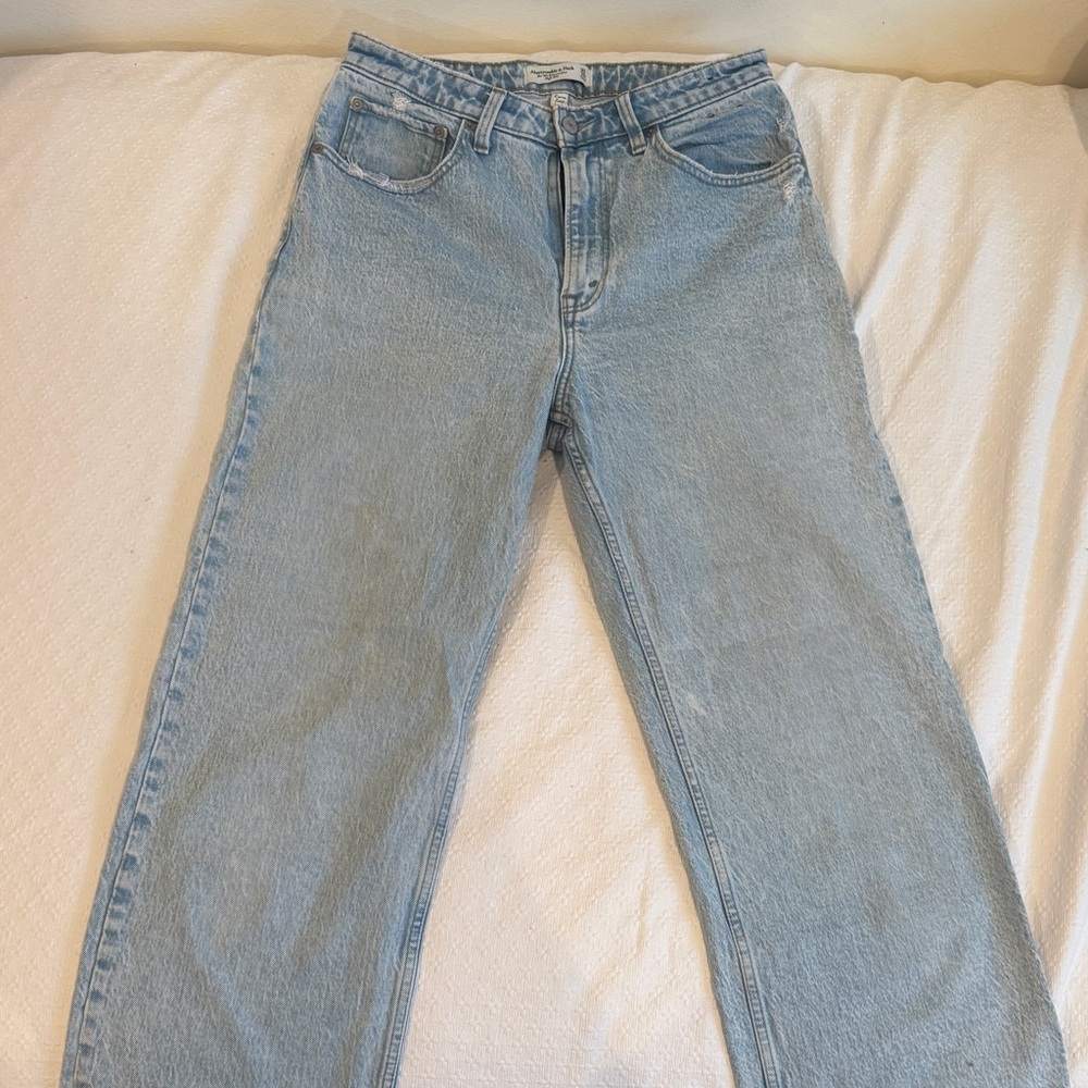 Abercrombie & Fitch Light Wash Women’s Curve Love 90s Relaxed Jean, High Rise